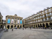 Es wird Nachmittag, auf dem Plaza de la Constitución finden wir ein Plätzchen zum sitzen.